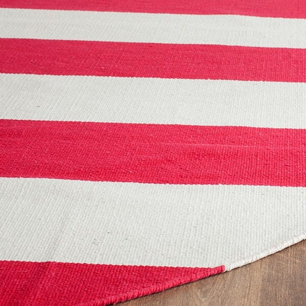 Safavieh Montauk Mtk712B Red / White Rugs.