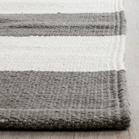 Safavieh Montauk Mtk712G Grey / Ivory Rugs.
