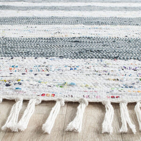 Safavieh Montauk Mtk720A Ivory / Grey Rugs.