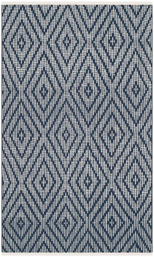 Safavieh Montauk Mtk811C Navy / Ivory Rugs.