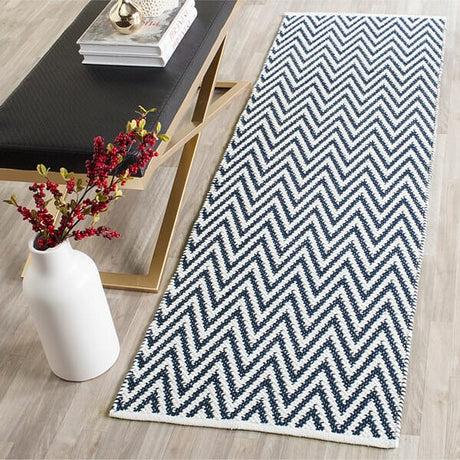 Safavieh Montauk Mtk812C Navy / Ivory Rugs.