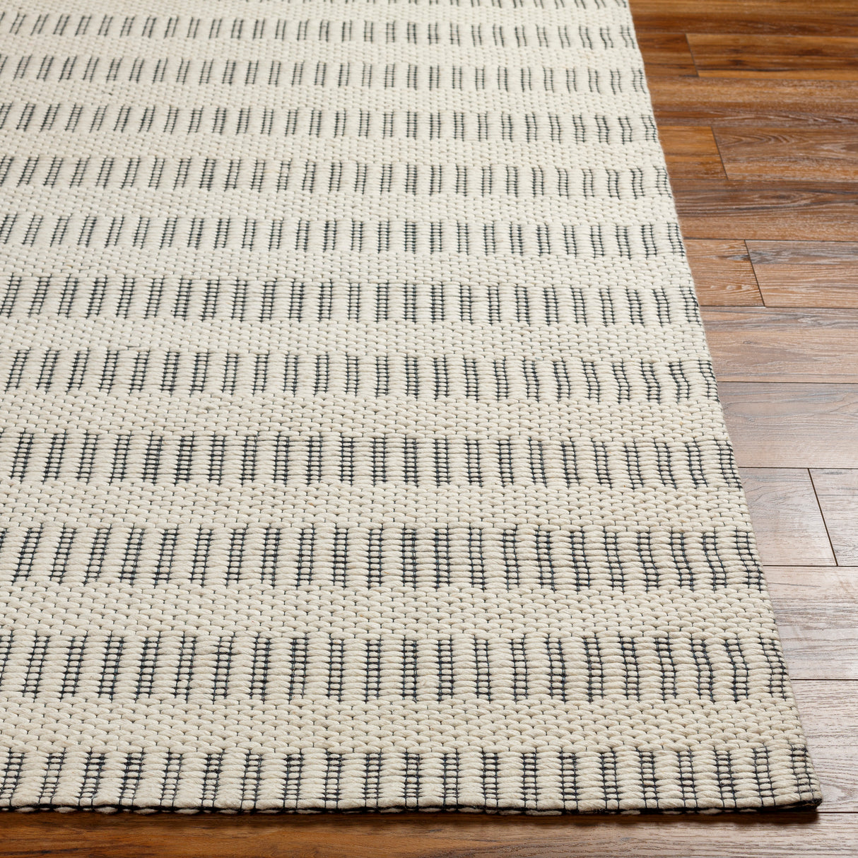 Surya Nevada Nvd-2304 Grey Rug.