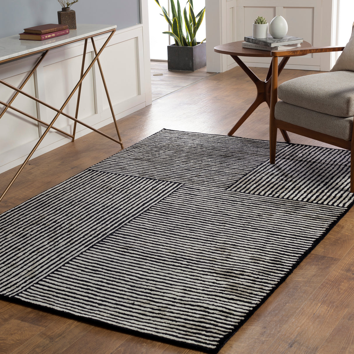 Surya Quartz Qtz-5037 Black, Ivory Rugs.