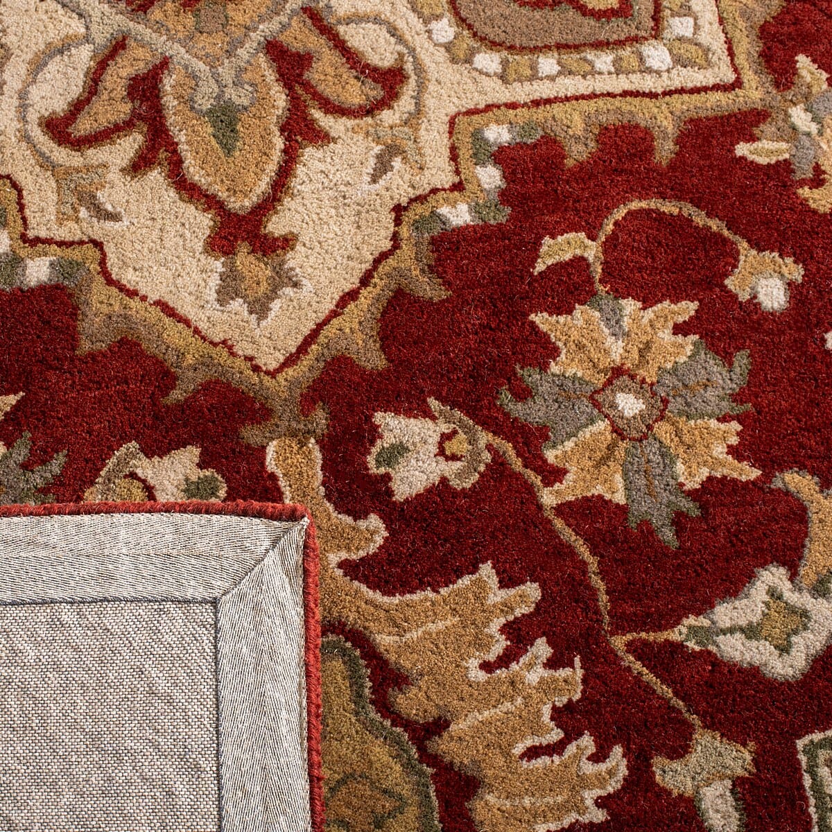 Safavieh Royalty Roy700Q Red / Beige Rugs.
