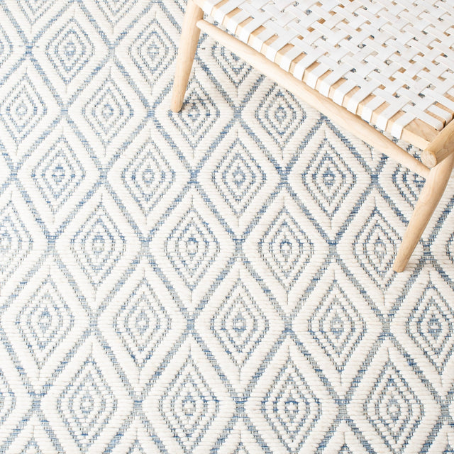 Safavieh Marbella Mrb308M Blue/Ivory Rug.