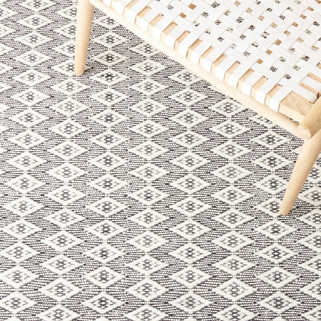 Safavieh Marbella Mrb310A Ivory/Black Rug.
