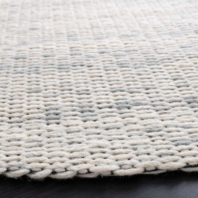 Safavieh Marbella Mrb311G Light Grey Rug.