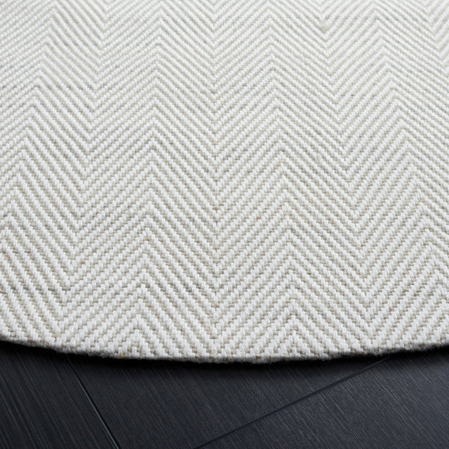 Safavieh Marbella Mrb313G Silver/Ivory Rug.