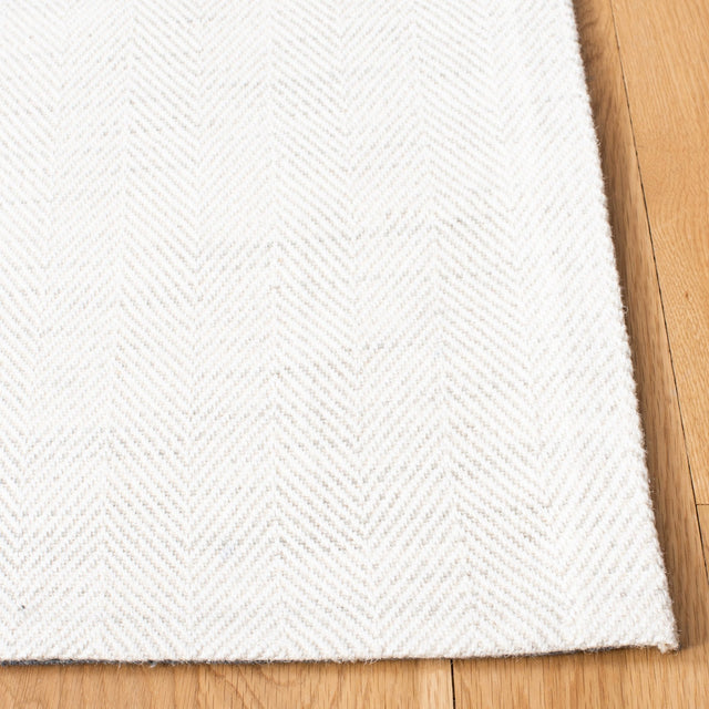 Safavieh Marbella Mrb313G Silver/Ivory Rug.