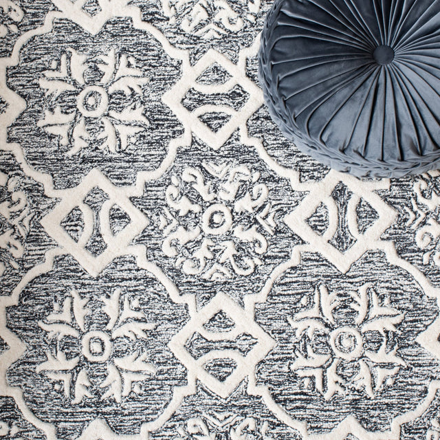 Safavieh Metro Met851Z Black/Ivory Rug.