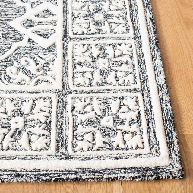 Safavieh Metro Met851Z Black/Ivory Rug.