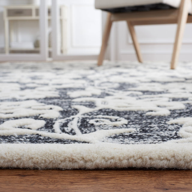 Safavieh Metro Met853Z Black/Ivory Rug.
