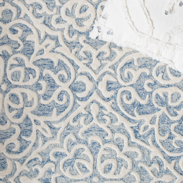 Safavieh Metro Met857M Blue/Ivory Rug.