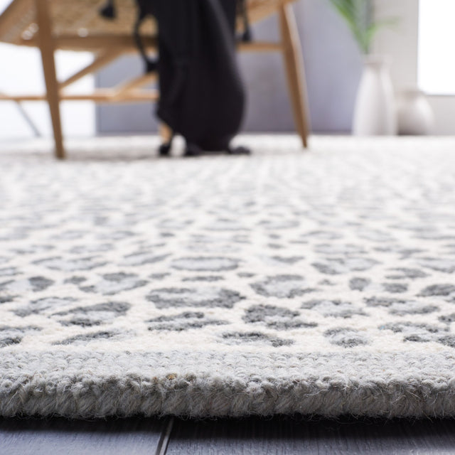 Safavieh Metro Met868F Grey/Ivory Rug.
