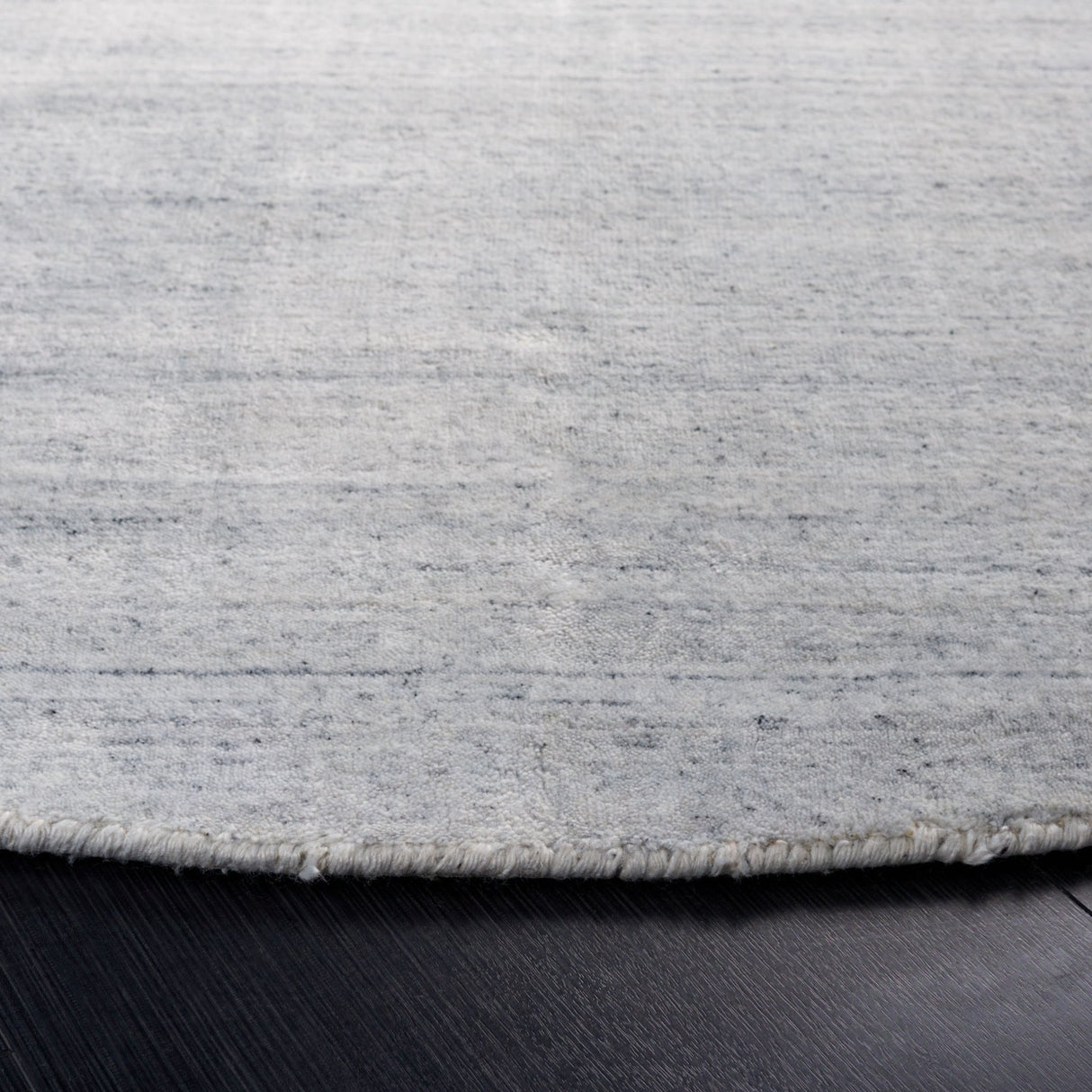 Safavieh Mirage Mir550E Silver Rug.