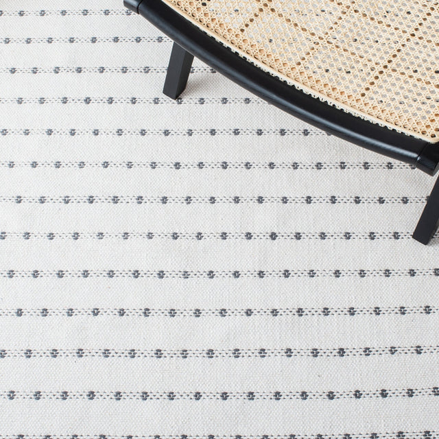 Safavieh Montauk Mtk714F Grey/Ivory Rug.