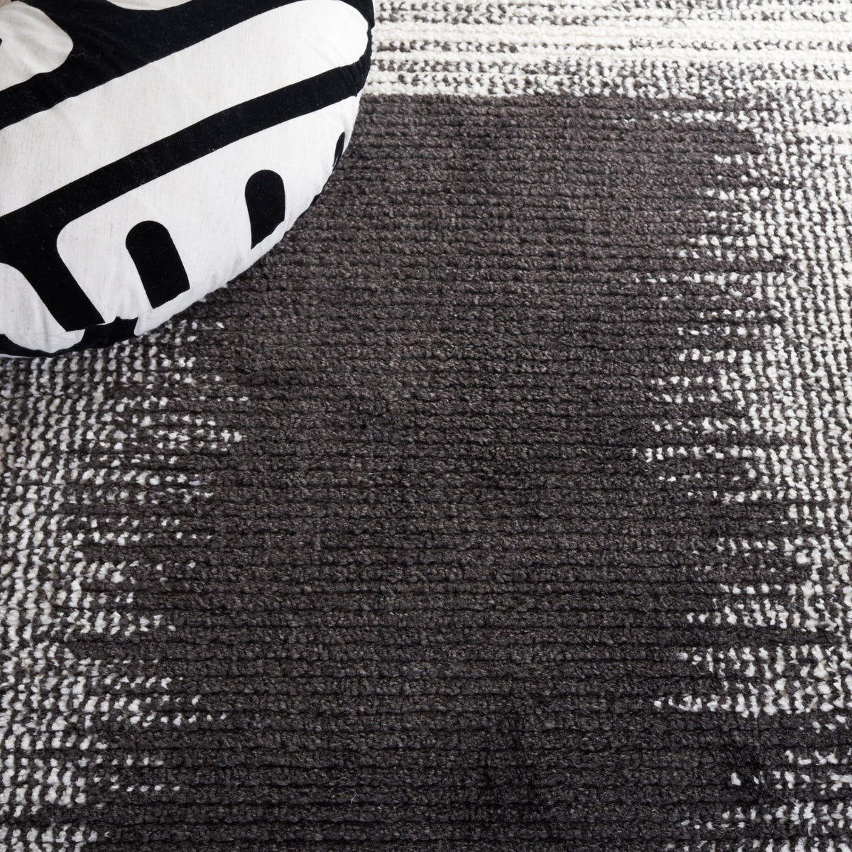 Safavieh Moroccan Tassel Mrt107A Ivory/Black Rug.