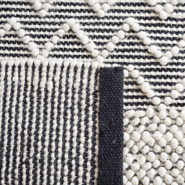 Safavieh Natura Nat125Z Black/Ivory Rug.