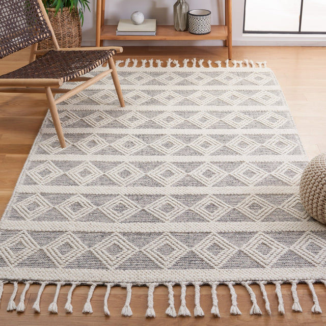Safavieh Natura Nat307A Ivory/Black Rug.