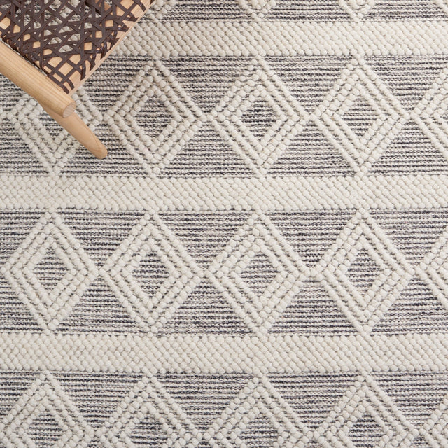 Safavieh Natura Nat307A Ivory/Black Rug.
