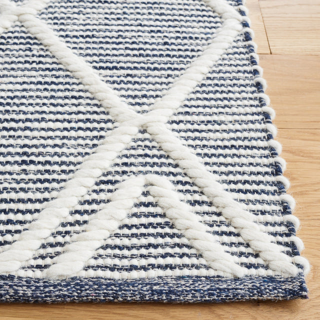 Safavieh Natura Nat832N Navy/Ivory Rug.