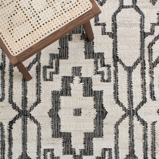 Safavieh Natural Fiber Nfb750A Ivory/Black Rug.