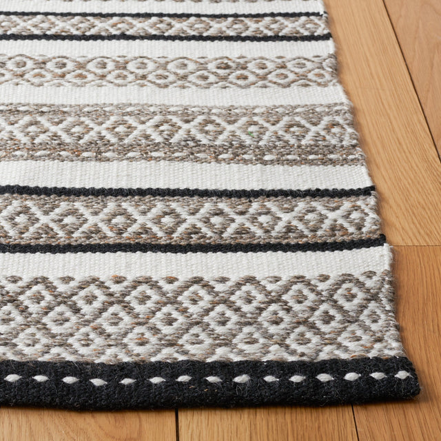 Safavieh Striped Kilim Stk102Z Black/Ivory Rug.
