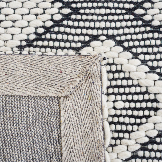 Safavieh Vermont Vrm153Z Ivory/Black Rug.