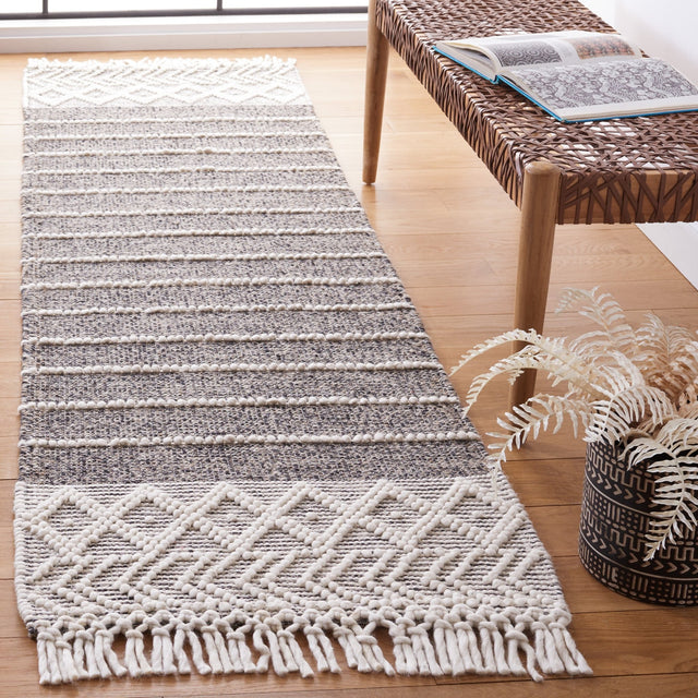 Safavieh Vermont Vrm254Z Black/Ivory Rug.