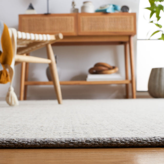 Safavieh Vermont Vrm902F Grey/Ivory Rug.