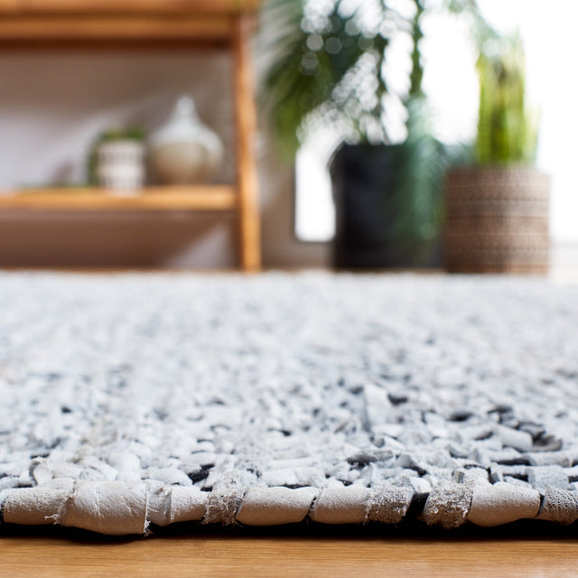 Safavieh Vintage Leather Vtl701A Ivory/Black Rug.