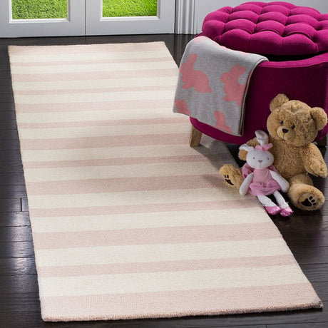 Safavieh Safavieh Kids Sfk915P Pink / Ivory Rugs.