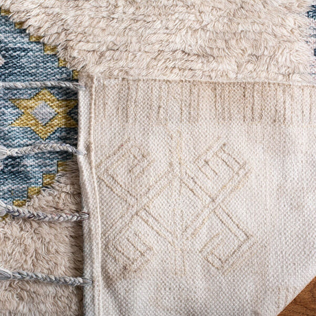 Safavieh Saffron Sfn101B Beige / Blue Rugs.