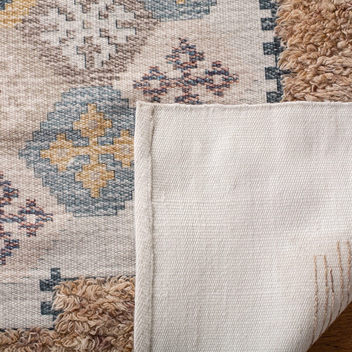 Safavieh Saffron Sfn108B Taupe / Ivory Rugs.