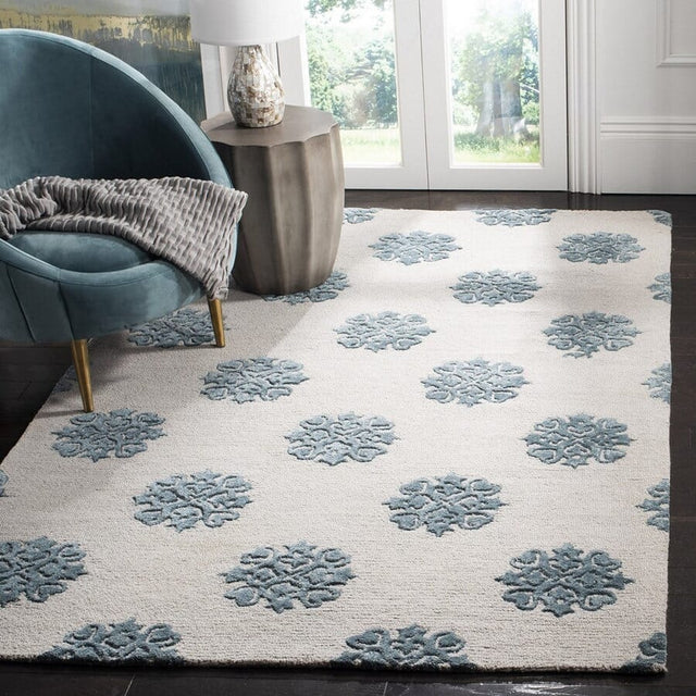 Safavieh Soho Soh213A Ivory / Light Blue Rugs.