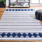 Safavieh Montauk 4'-0" x 6'-0" Rug in Navy / Ivory