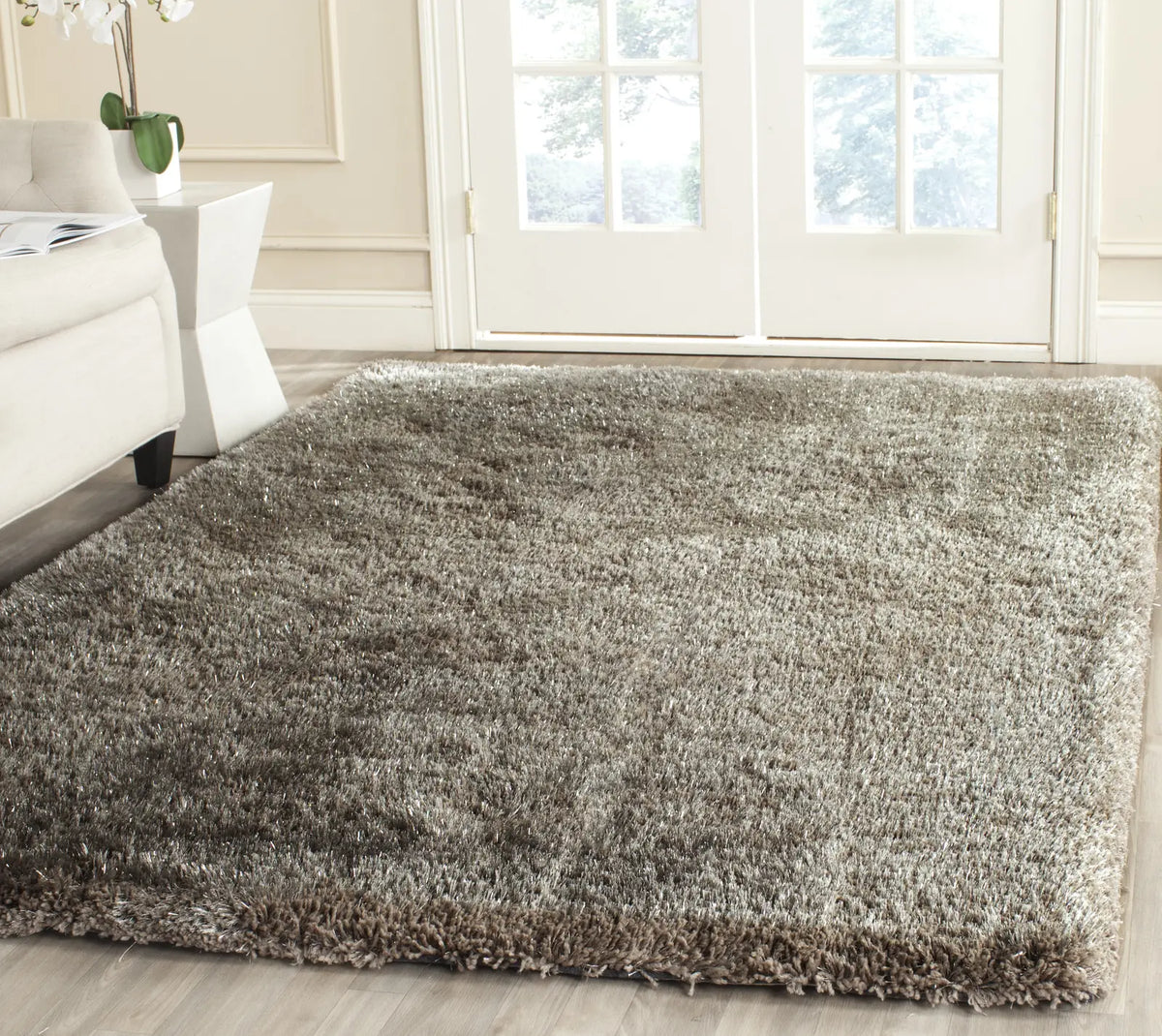 Safavieh Sg-Sbs-South Beach Shag 4'-0" x 6'-0" Rug in Silver