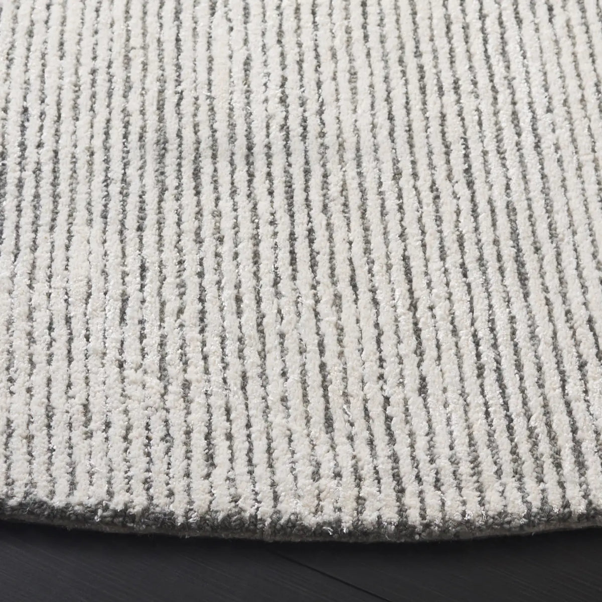 Safavieh Mirage 6'-0" x 6'-0" Rug in Ivory / Charcoal