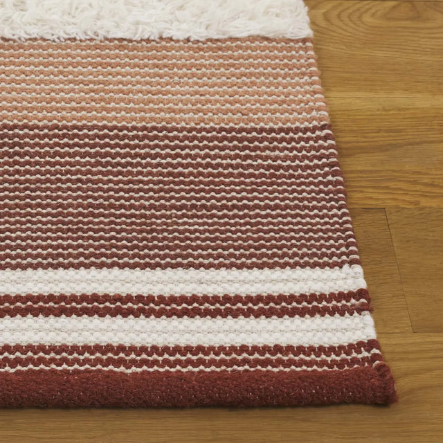 Safavieh Kenya 4'-0" x 6'-0" Rug in Rust / Ivory