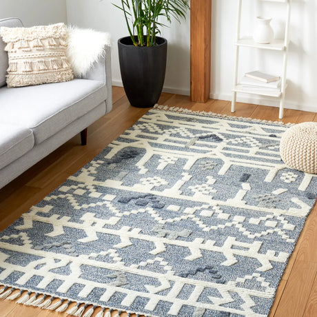 Safavieh Casablanca 4'-0" x 6'-0" Rug in Blue / Ivory