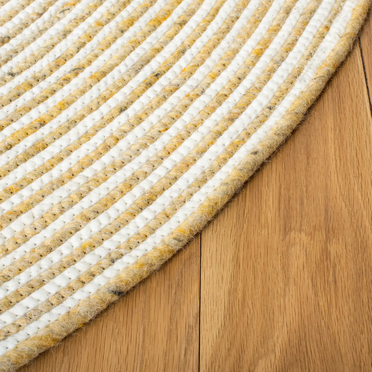 Safavieh Braided 5'-0" x 7'-0" Rug in Gold / Ivory