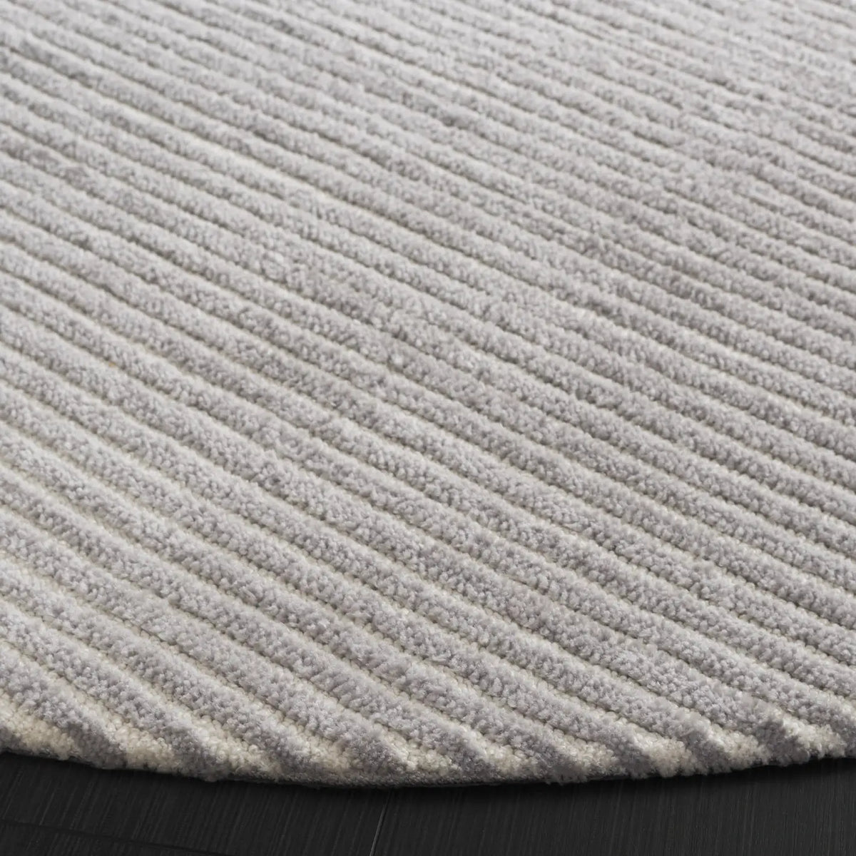 Safavieh Audrey 6'-0" x 6'-0" Rug in Ivory / Grey