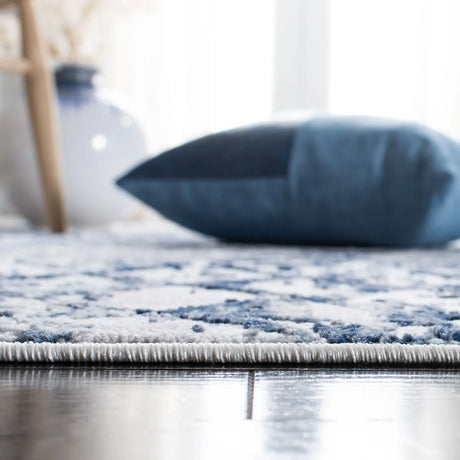 Safavieh Amelia 700 4'-0" x 6'-0" Rug in Grey / Navy