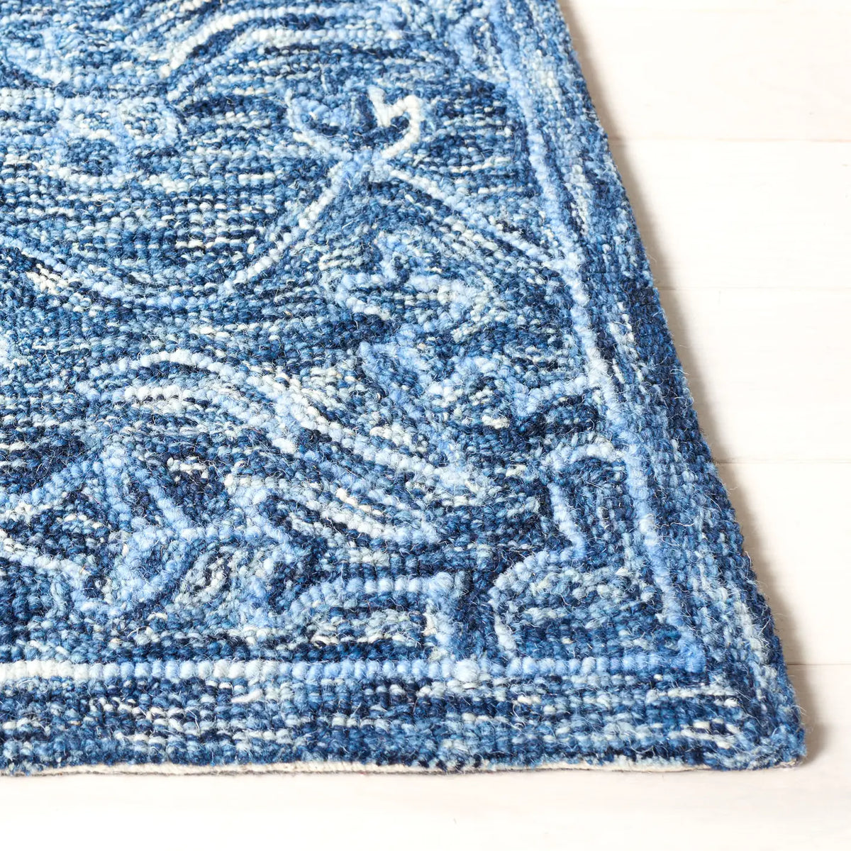 Safavieh Metro 4'-0" x 6'-0" Rug in Blue