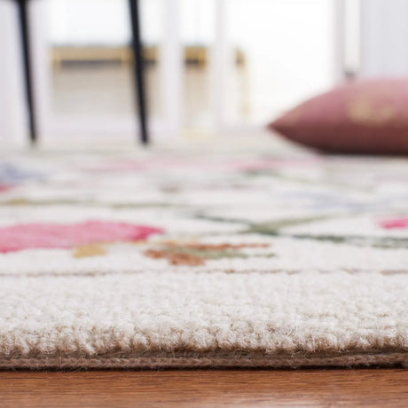 Safavieh Chelsea 3'-9" x 5'-9" Rug in Ivory / Green