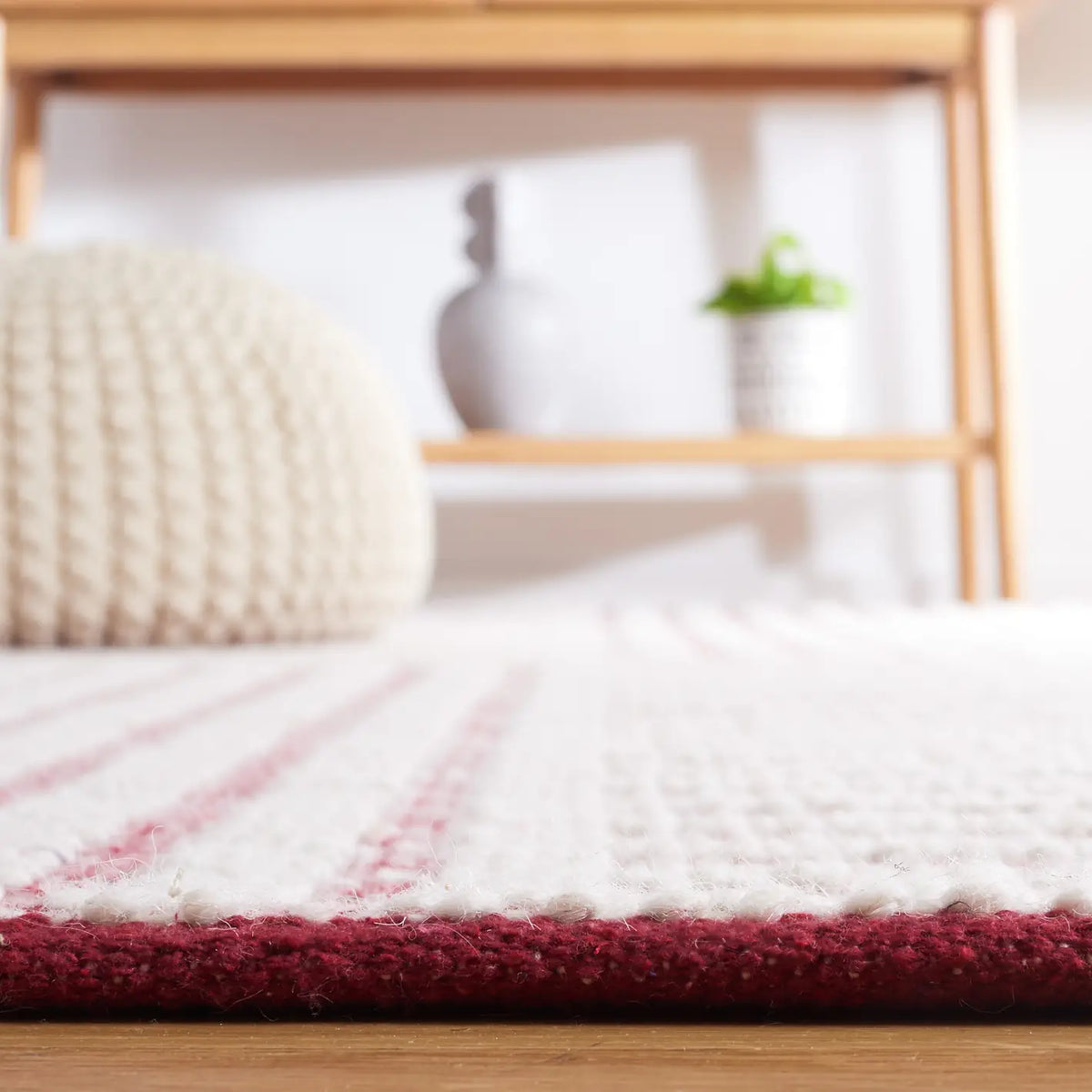 Safavieh Natura 4'-0" x 6'-0" Rug in Ivory / Red