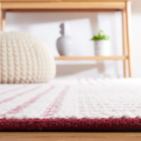 Safavieh Natura 4'-0" x 6'-0" Rug in Ivory / Red
