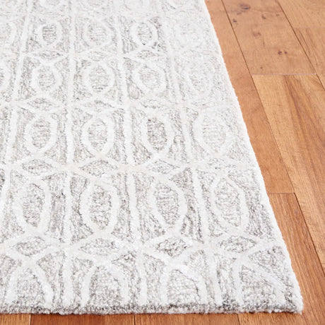 Safavieh Ebony 4'-0" x 6'-0" Rug in Natural / Ivory
