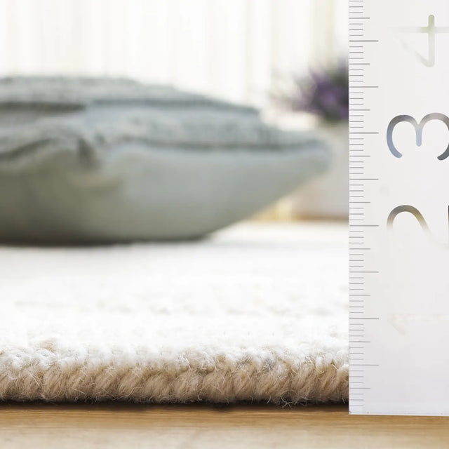 Safavieh Metro 2'-3" x 8'-0" Rug in Ivory