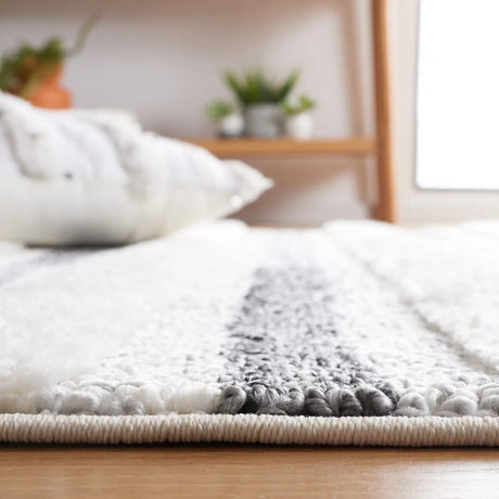 Safavieh Moroccan Tassel Shag 4'-0" x 6'-0" Rug in Ivory / Grey